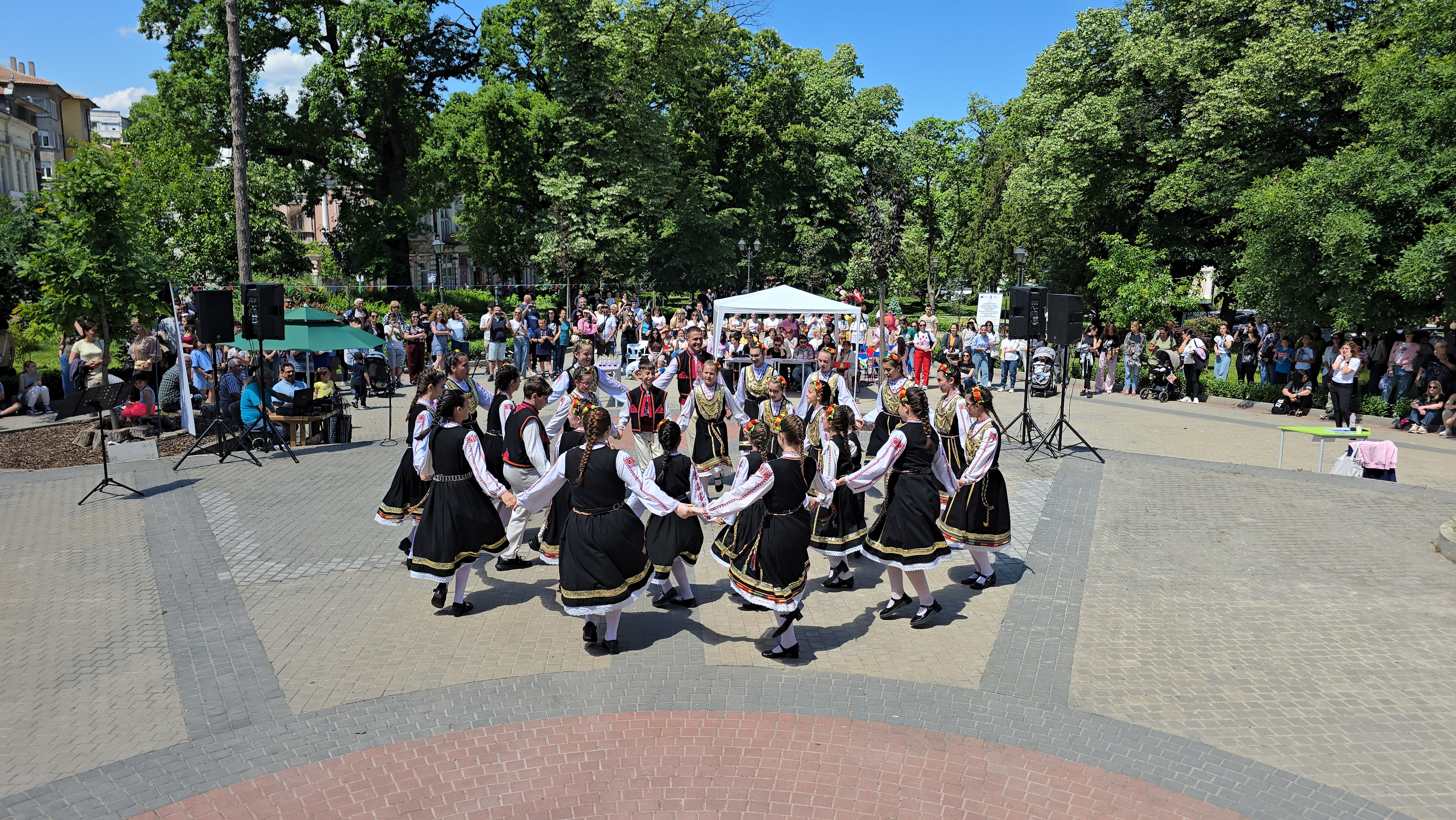 Folklorche festival in Svishtov organised by high-school students